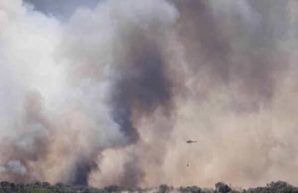 Incendio en Costa Brava obliga a confinar más de diez municipios