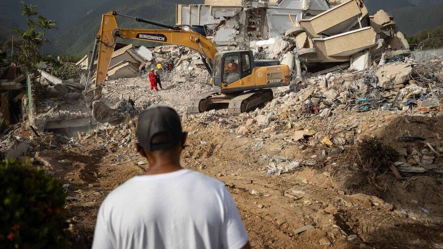 La Guaira enfrenta largas filas y más maquinaria tras terremotos
