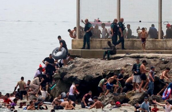 España despliega Ejército en Ceuta tras nueva oleada migratoria