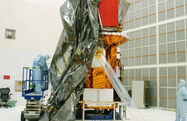 NASA lanza misión inédita para salvar telescopio Swift