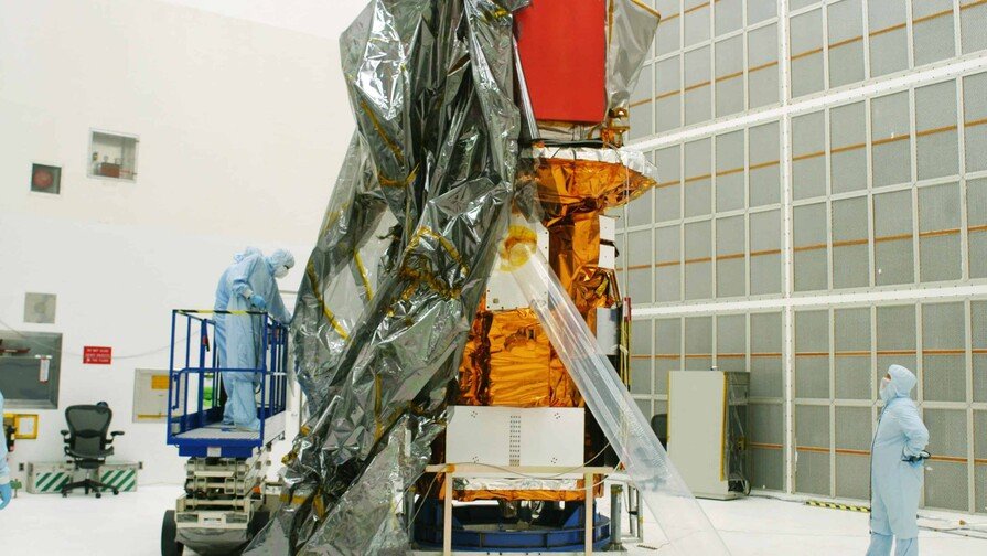 NASA lanza misión inédita para salvar telescopio Swift