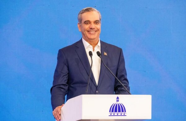 Presidente exhorta a valorar y agradecer el rol de los padres dominicanos
