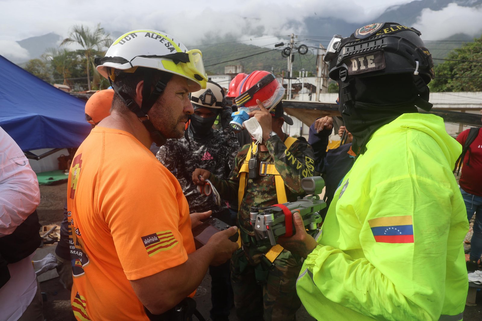 Padre de Fabio mantiene esperanza tras nueve días bajo escombros