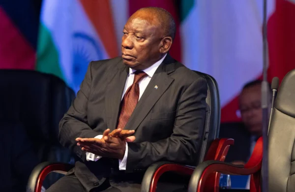 Ramaphosa pide alto el fuego en RDC y rechaza restricciones por ébola