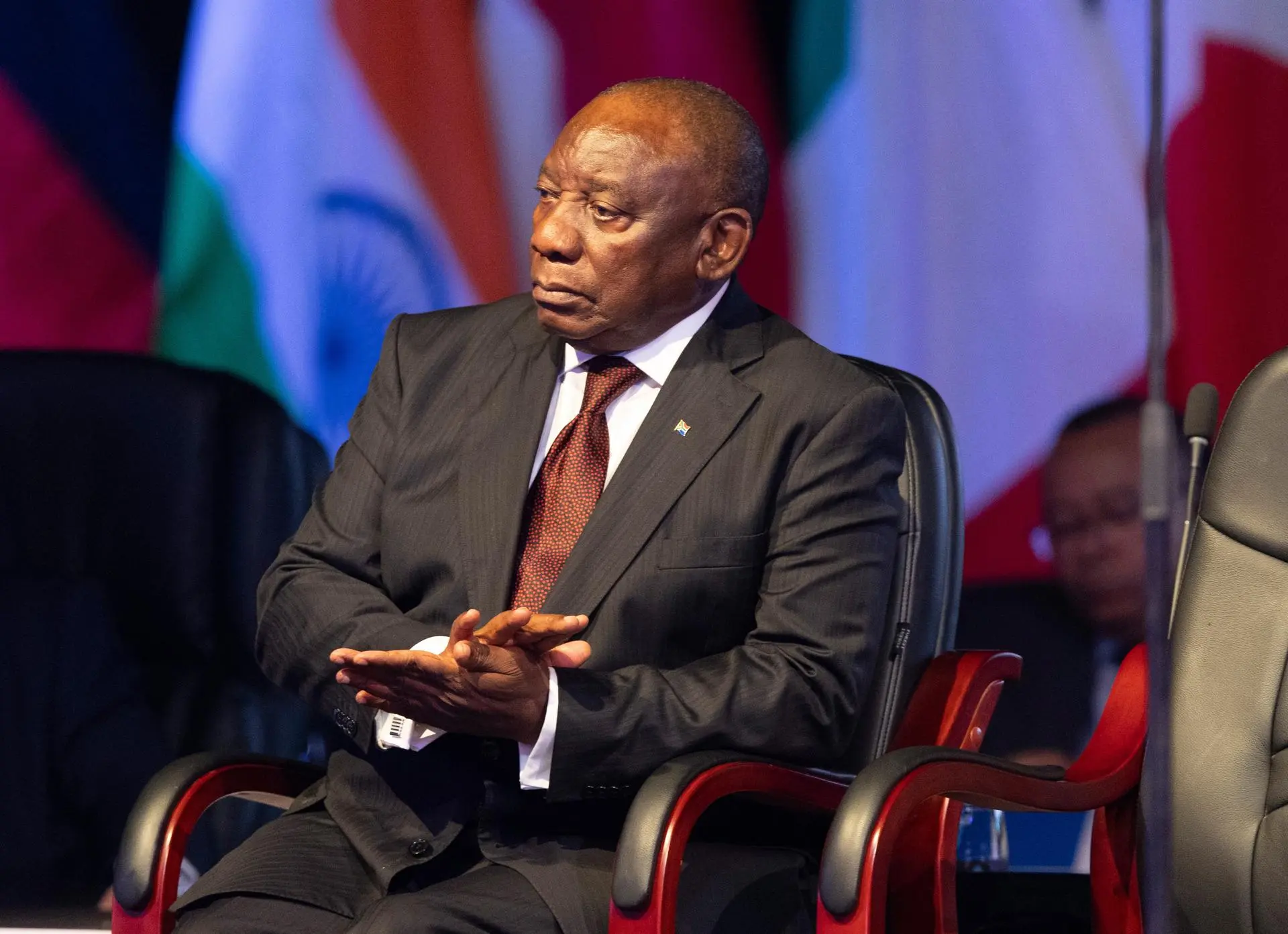 Ramaphosa pide alto el fuego en RDC y rechaza restricciones por ébola