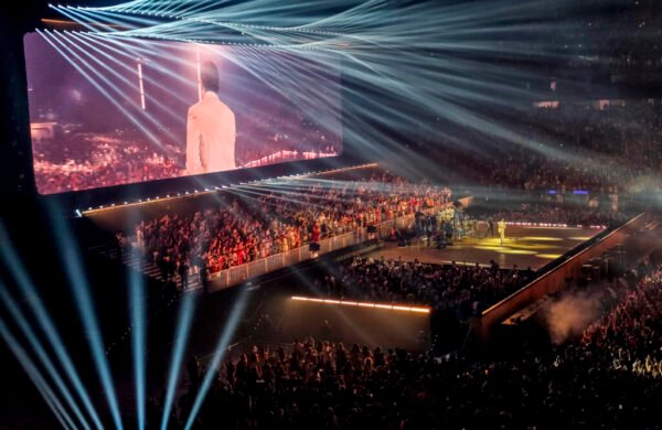 El Conejo Malo desata fiebre latina en Plenitude Arena