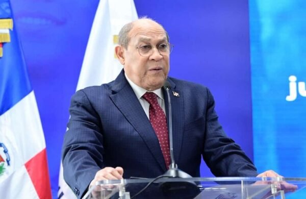 Santos Badía: universidades deben liderar transformación educativa