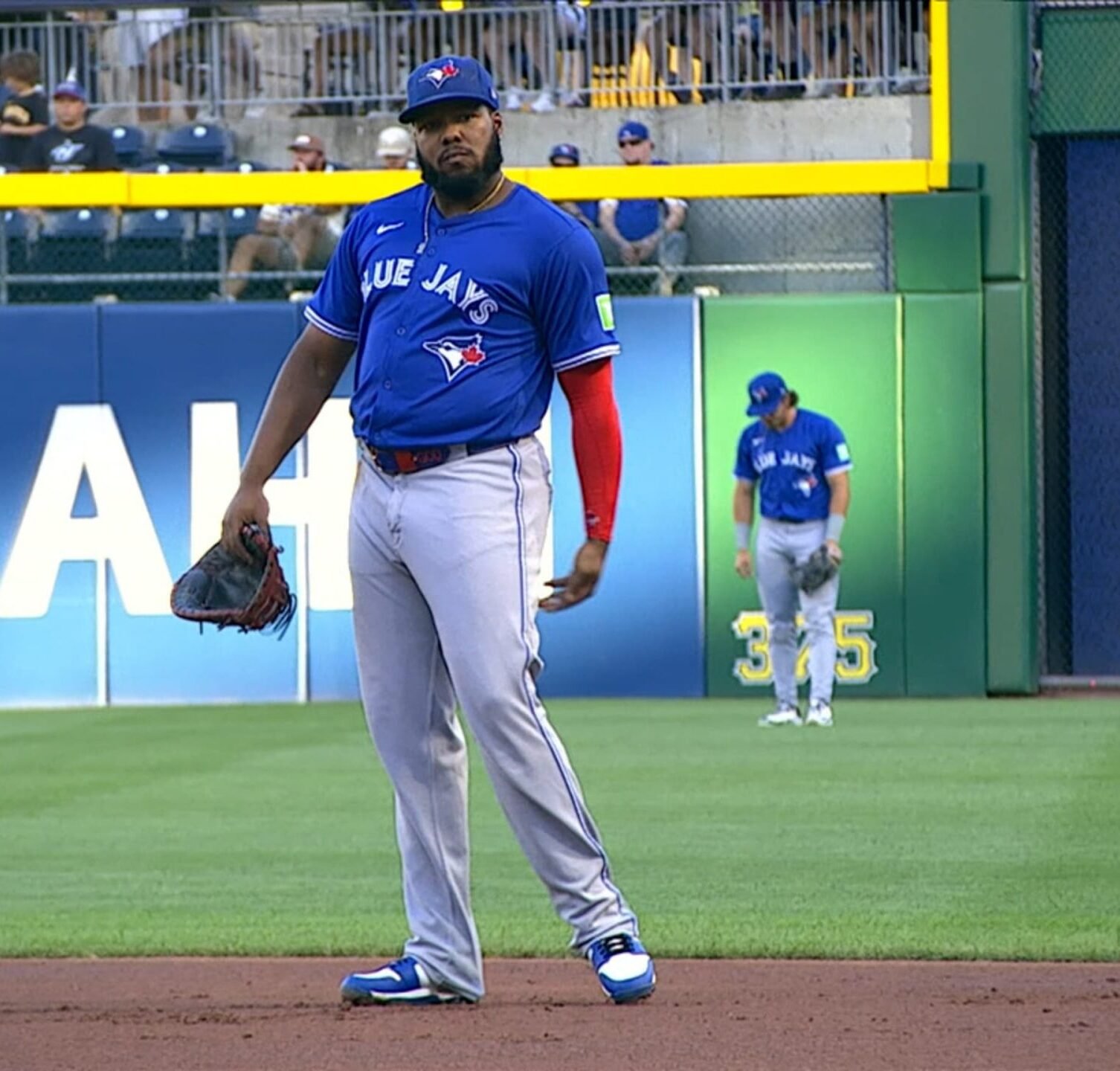 Vladimir Guerrero Jr. fuera por rigidez en la corva